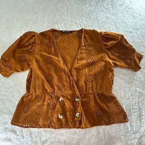 Zara Brown/Rust Eyelet Short Sleeve Wrap Double Button Blouse. size S